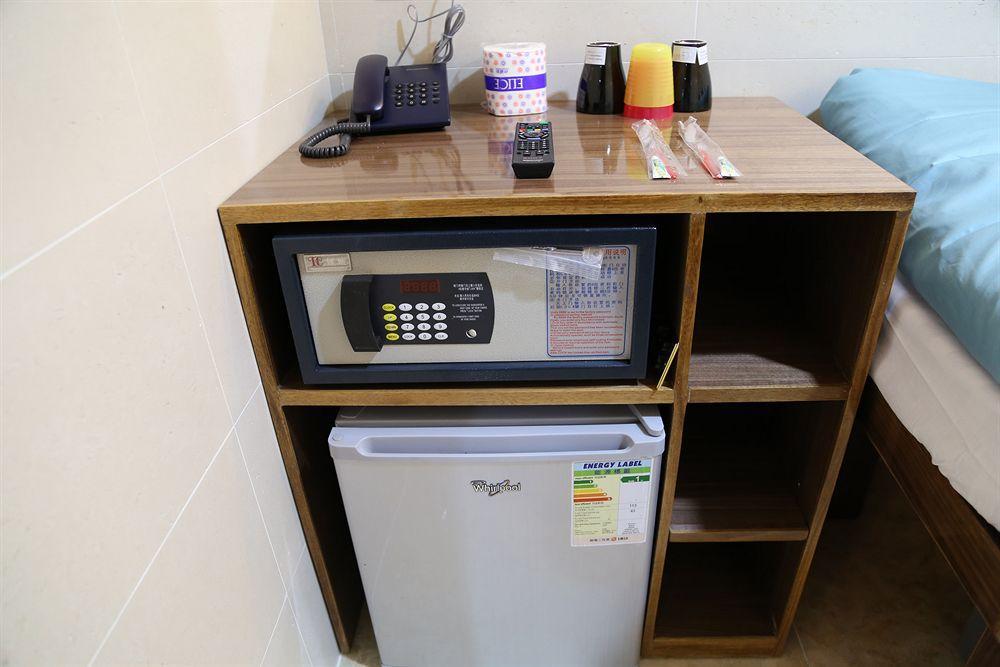 New Tokyo Hostel Hong Kong Bagian luar foto
