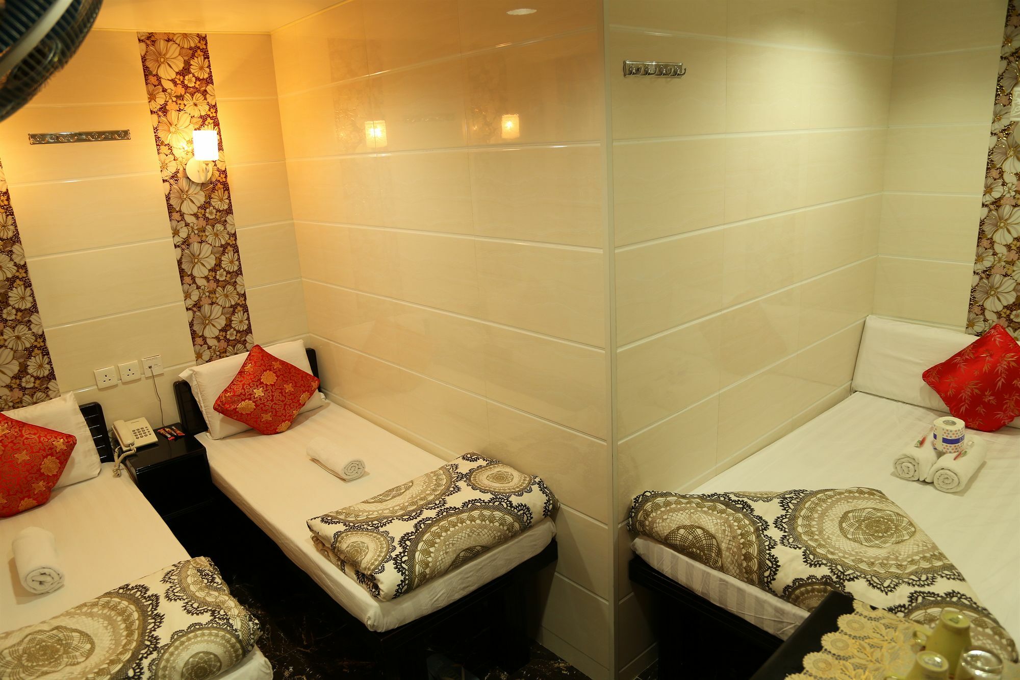 New Tokyo Hostel Hong Kong Bagian luar foto