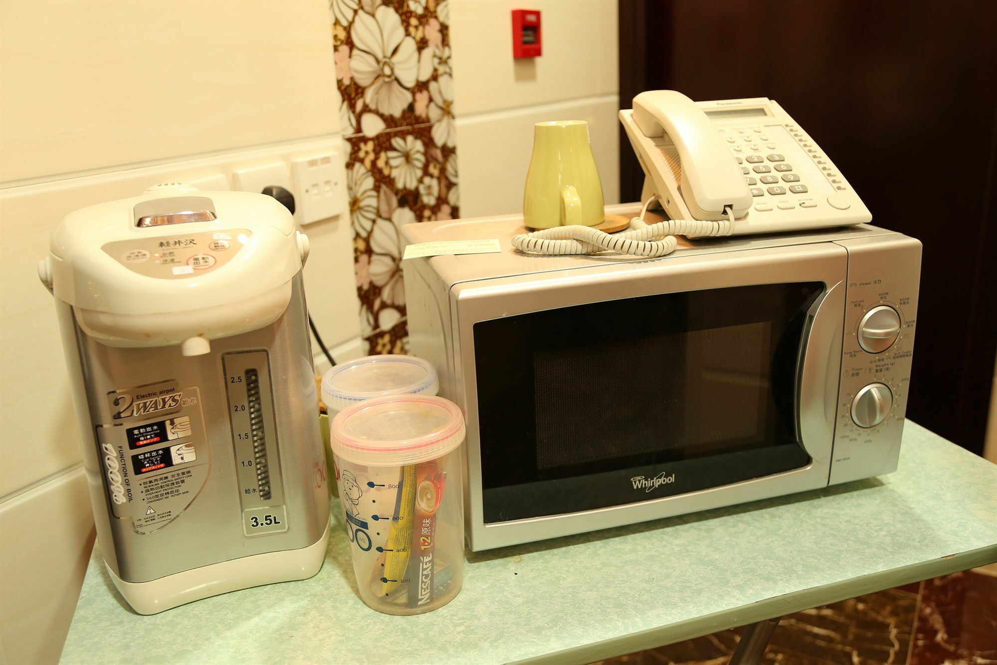 New Tokyo Hostel Hong Kong Bagian luar foto