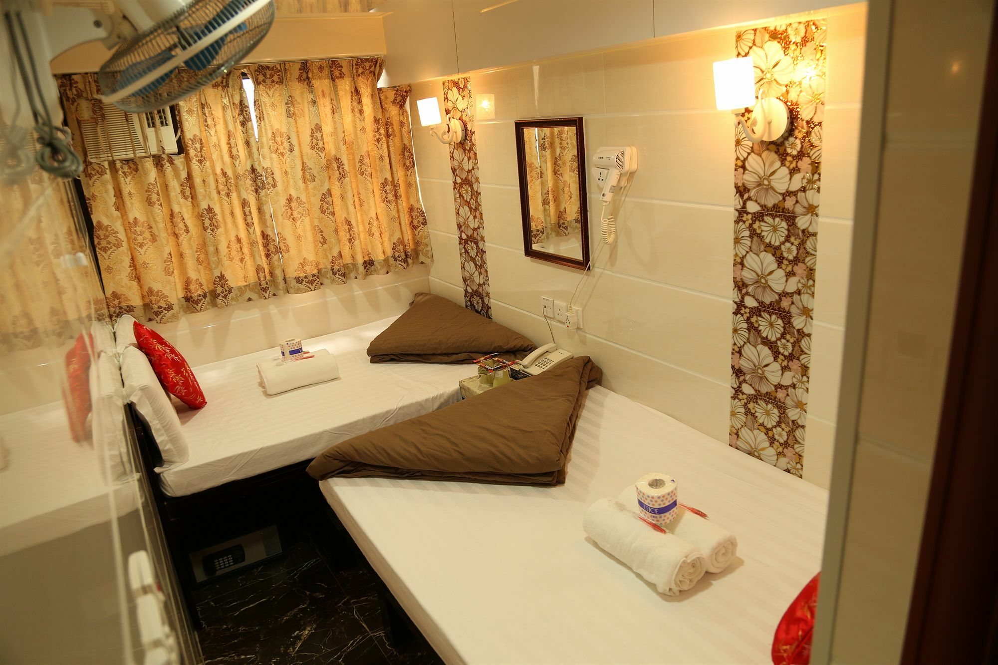 New Tokyo Hostel Hong Kong Bagian luar foto